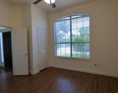 3904 Valez Drive - Photo Thumbnail 23