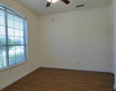 3904 Valez Drive - Photo Thumbnail 24