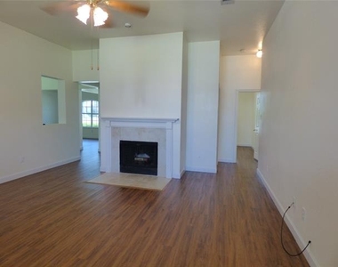 3904 Valez Drive - Photo Thumbnail 9