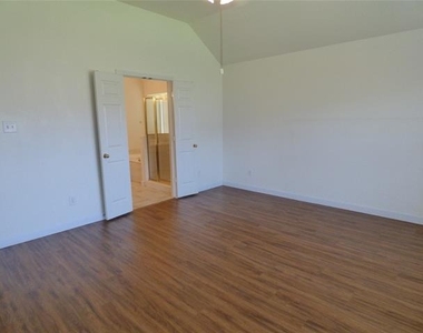 3904 Valez Drive - Photo Thumbnail 19