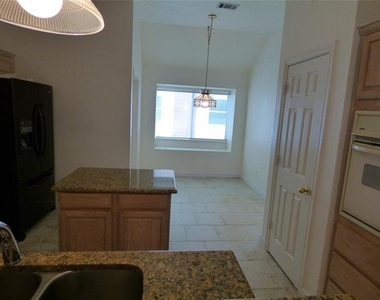 3904 Valez Drive - Photo Thumbnail 15