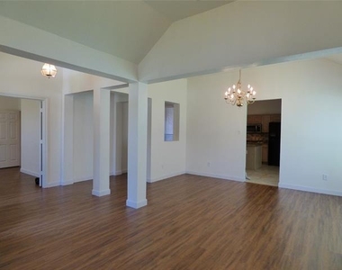 3904 Valez Drive - Photo Thumbnail 6
