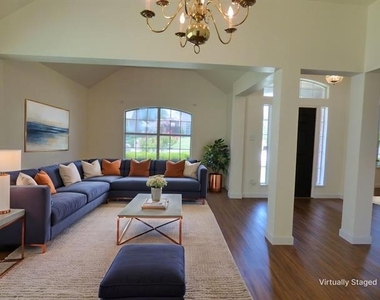 3904 Valez Drive - Photo Thumbnail 3