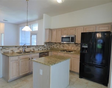 3904 Valez Drive - Photo Thumbnail 11