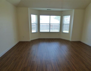 3904 Valez Drive - Photo Thumbnail 17