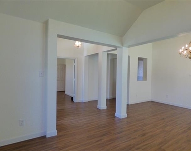 3904 Valez Drive - Photo Thumbnail 5