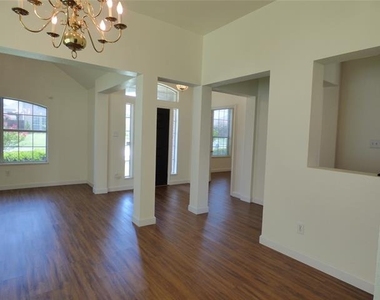 3904 Valez Drive - Photo Thumbnail 4