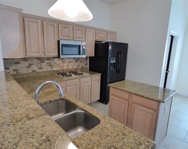 3904 Valez Drive - Photo Thumbnail 12