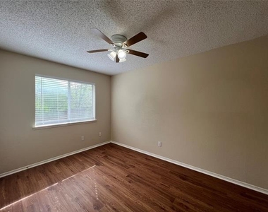 2213 Rolling Creek Run - Photo Thumbnail 11
