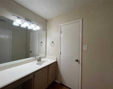 2213 Rolling Creek Run - Photo Thumbnail 7
