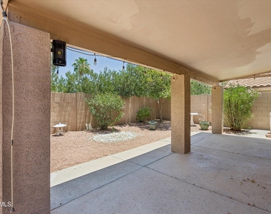 15805 N 51st Street - Photo Thumbnail 2