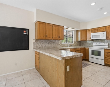 15805 N 51st Street - Photo Thumbnail 10
