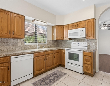 15805 N 51st Street - Photo Thumbnail 8