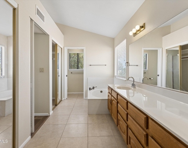 15805 N 51st Street - Photo Thumbnail 16
