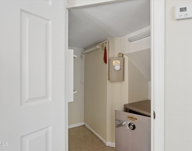 15805 N 51st Street - Photo Thumbnail 33