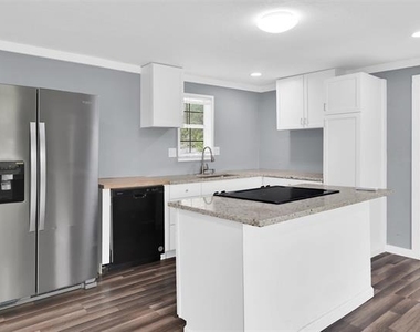 721 S First Street - Photo Thumbnail 4