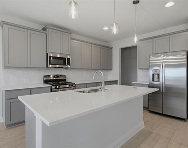 1224 Redcoat Drive - Photo Thumbnail 12