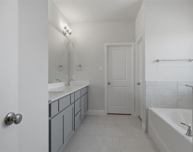 1224 Redcoat Drive - Photo Thumbnail 22