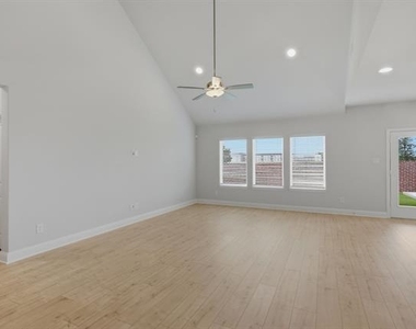 1224 Redcoat Drive - Photo Thumbnail 8