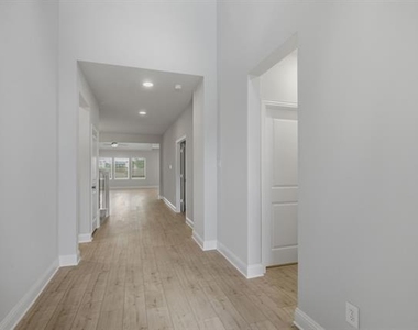 1224 Redcoat Drive - Photo Thumbnail 4