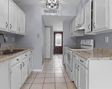 1105 Joshua Tree Drive - Photo Thumbnail 8
