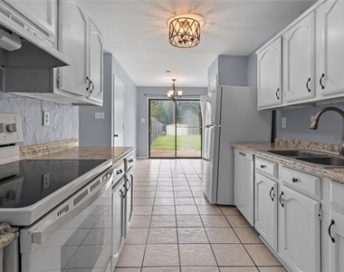 1105 Joshua Tree Drive - Photo Thumbnail 7