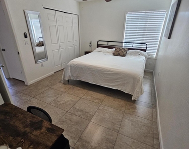 712 N Santa Barbara Street - Photo Thumbnail 23