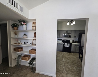 712 N Santa Barbara Street - Photo Thumbnail 10