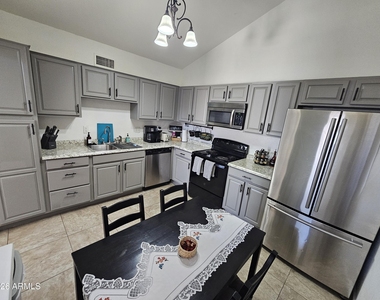 712 N Santa Barbara Street - Photo Thumbnail 2