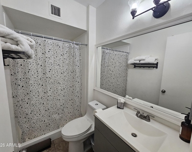 712 N Santa Barbara Street - Photo Thumbnail 13
