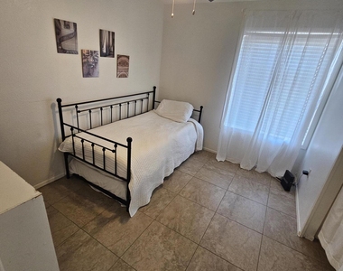 712 N Santa Barbara Street - Photo Thumbnail 24