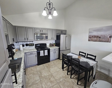 712 N Santa Barbara Street - Photo Thumbnail 3