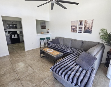 712 N Santa Barbara Street - Photo Thumbnail 8
