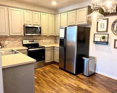 3105 Carlisle Street - Photo Thumbnail 6