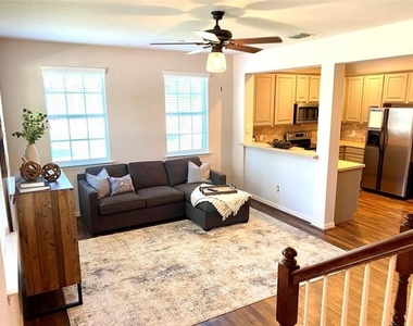 3105 Carlisle Street - Photo Thumbnail 3