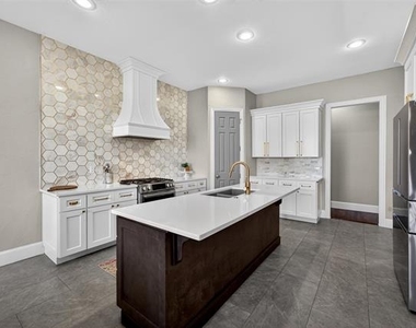 301 Foxcroft Lane - Photo Thumbnail 13