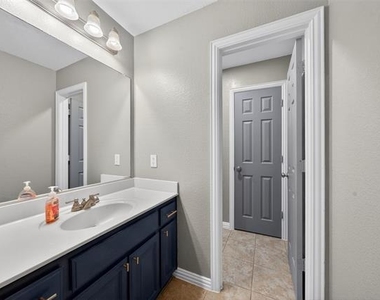 301 Foxcroft Lane - Photo Thumbnail 31