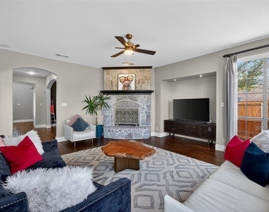 301 Foxcroft Lane - Photo Thumbnail 11