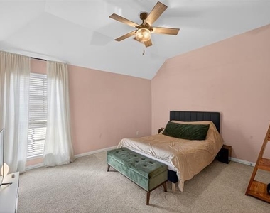 301 Foxcroft Lane - Photo Thumbnail 24