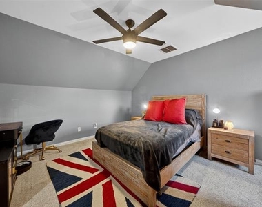 301 Foxcroft Lane - Photo Thumbnail 32