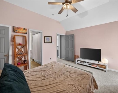 301 Foxcroft Lane - Photo Thumbnail 25