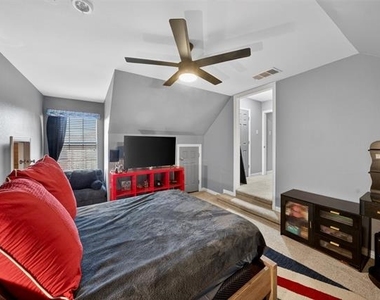 301 Foxcroft Lane - Photo Thumbnail 33