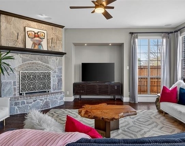 301 Foxcroft Lane - Photo Thumbnail 10