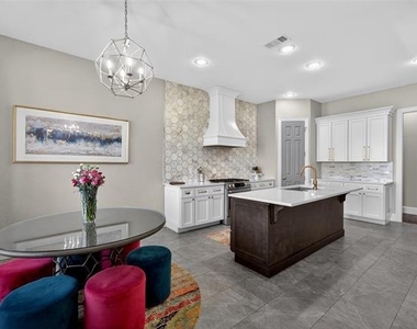 301 Foxcroft Lane - Photo Thumbnail 12