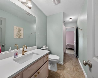 301 Foxcroft Lane - Photo Thumbnail 28