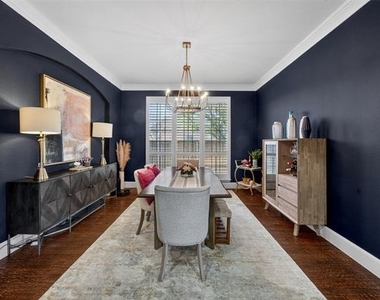 301 Foxcroft Lane - Photo Thumbnail 7