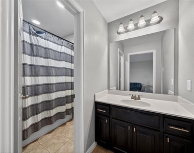 301 Foxcroft Lane - Photo Thumbnail 30
