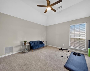 301 Foxcroft Lane - Photo Thumbnail 29
