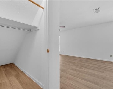 1205 Fairhaven Drive - Photo Thumbnail 13