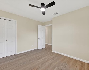 801 S Tennessee Street - Photo Thumbnail 12